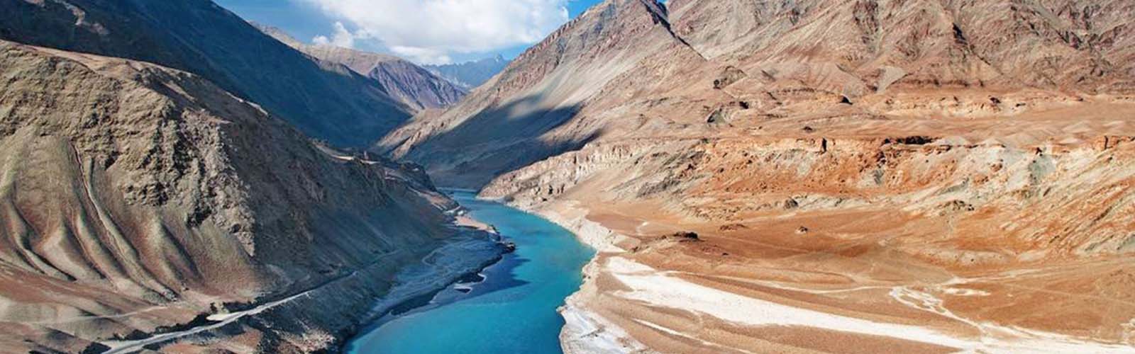 travel agency in pahlagham